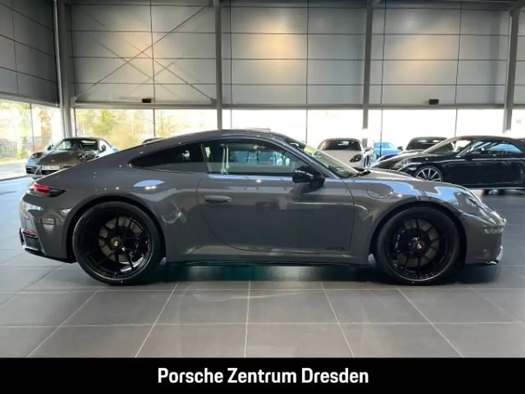 Porsche 992 - Thumbnail 10