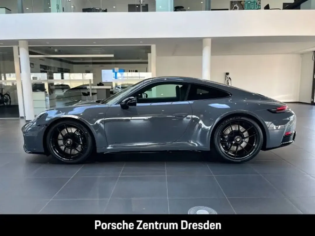 Porsche 992 - Thumbnail 2