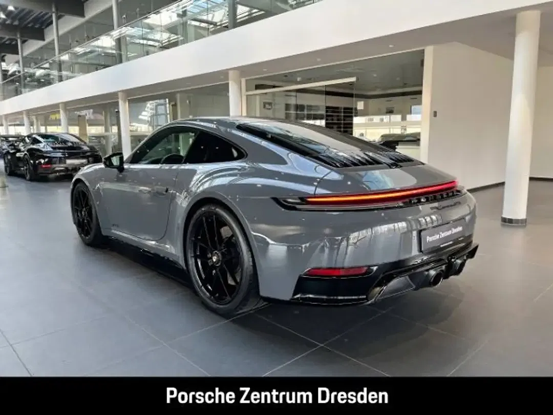 Porsche 992 - Thumbnail 3
