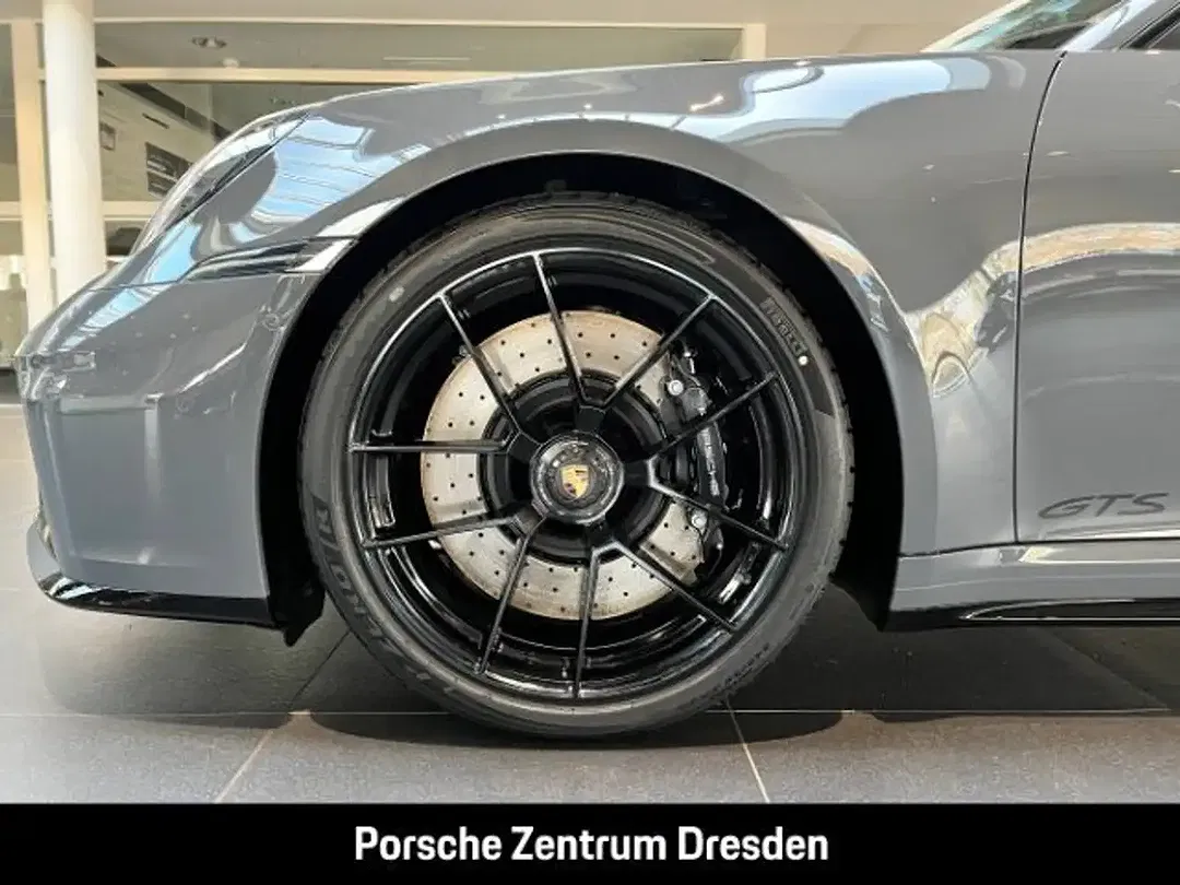 Porsche 992 - Thumbnail 8