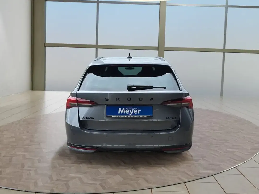 Skoda Octavia - Thumbnail 4