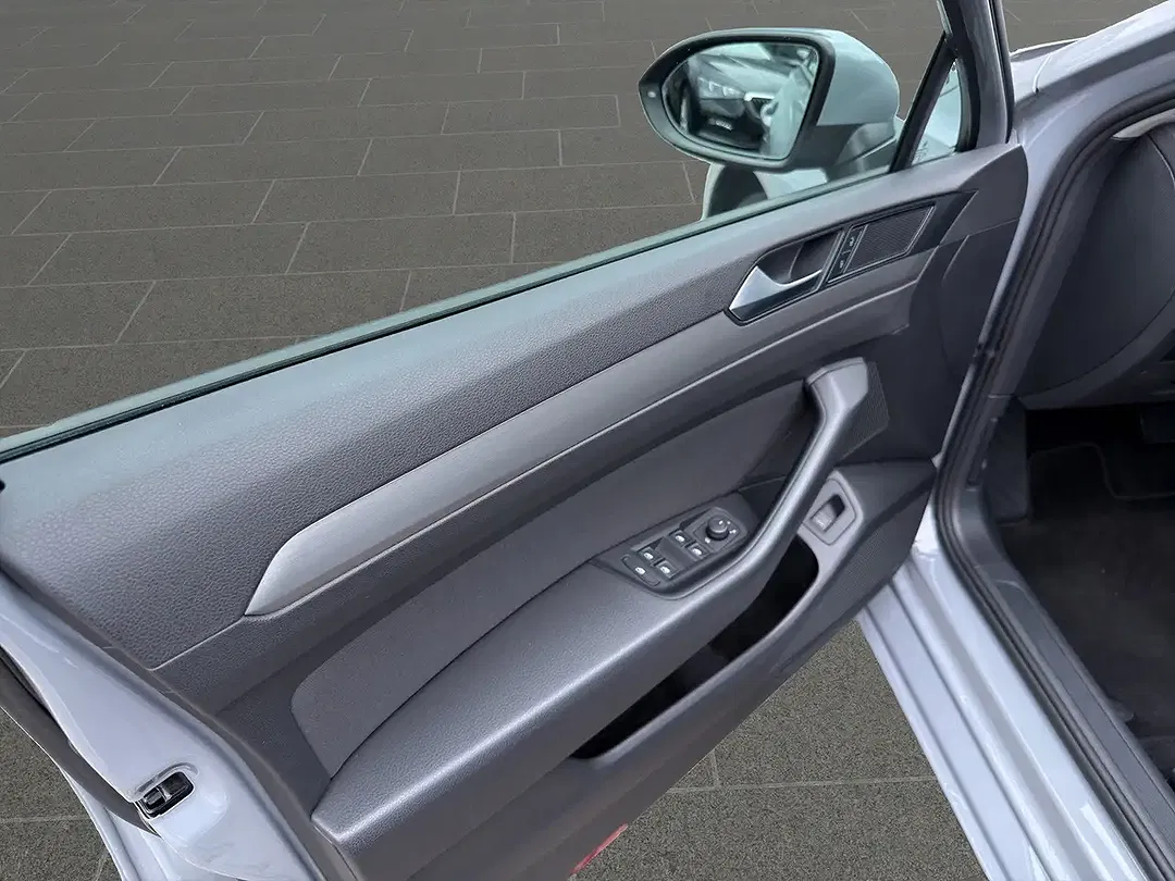 Volkswagen Passat Variant - Thumbnail 9