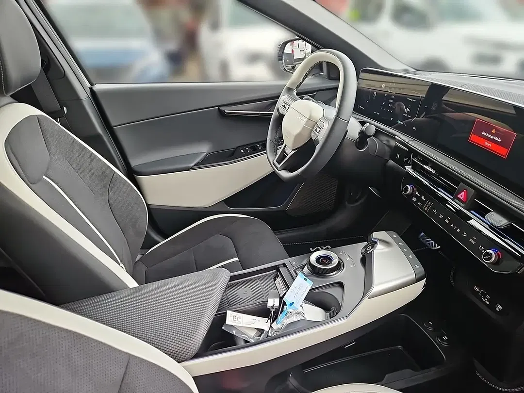 Kia EV6 - Thumbnail 14