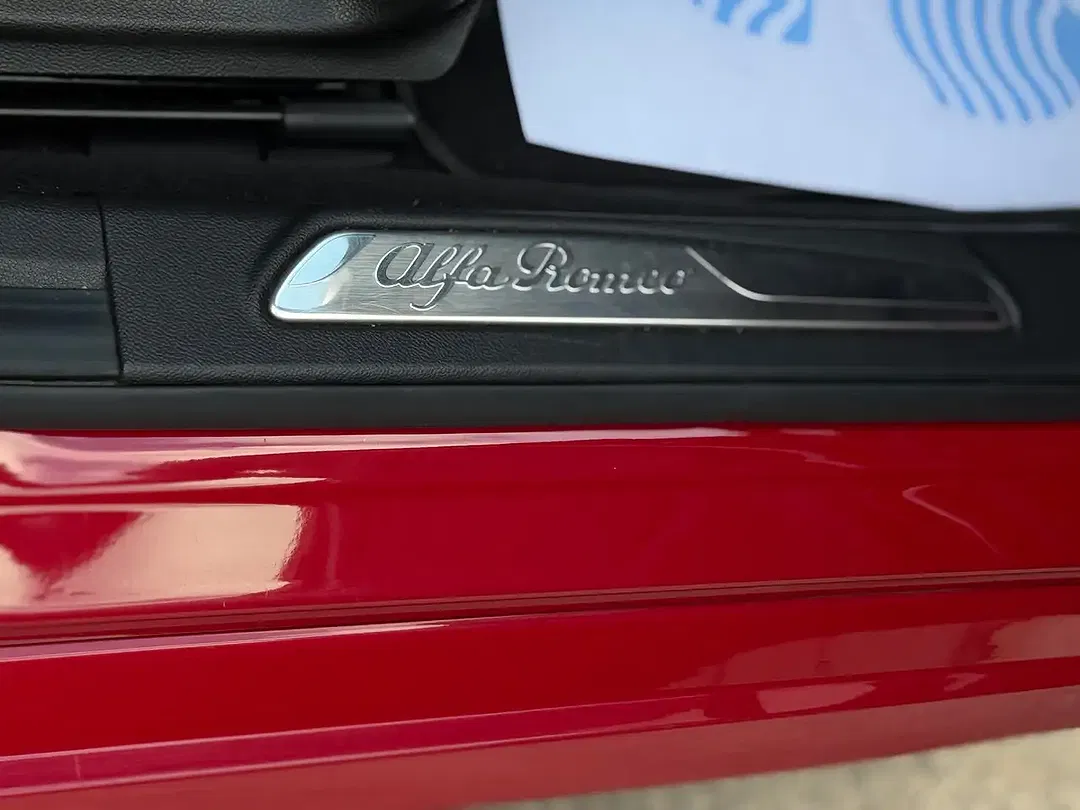 Alfa Romeo Giulia - Thumbnail 11