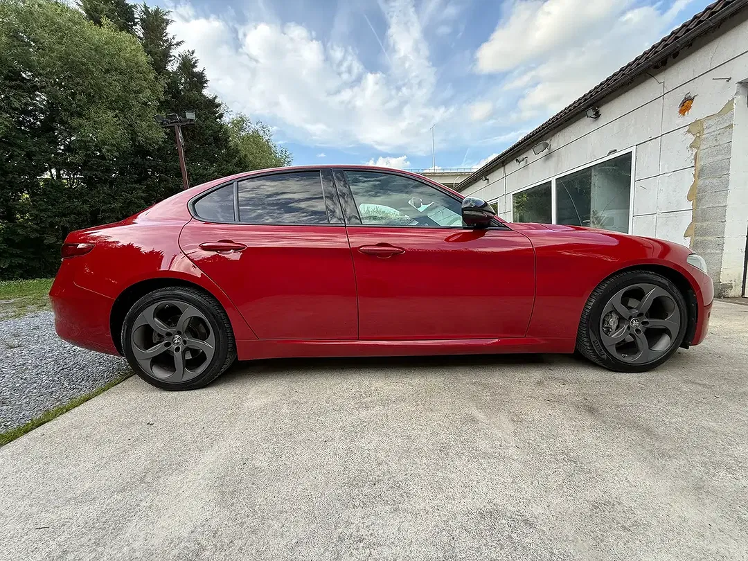 Alfa Romeo Giulia - Thumbnail 3