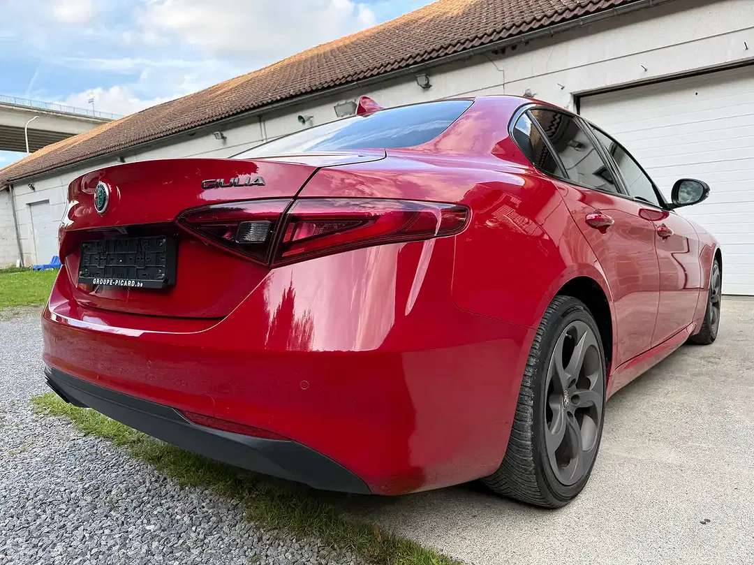 Alfa Romeo Giulia - Thumbnail 4