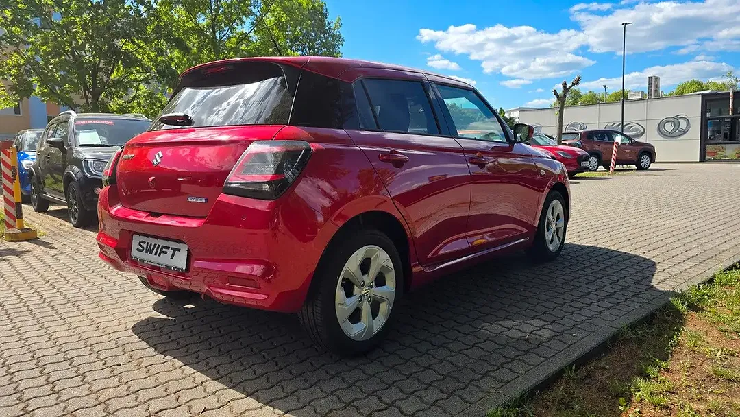 Suzuki Swift - Thumbnail 5
