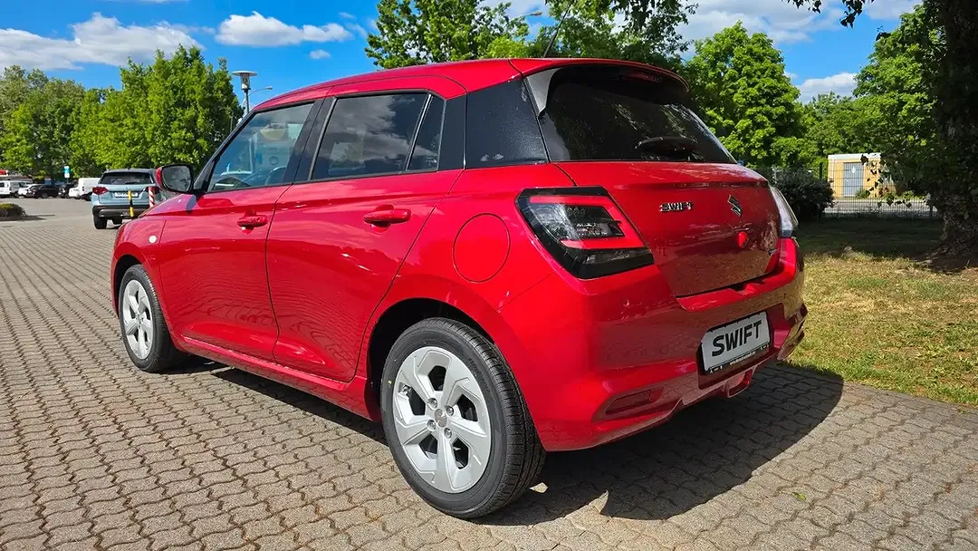 Suzuki Swift - Thumbnail 6