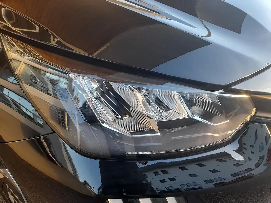 Peugeot 208 - Thumbnail 10