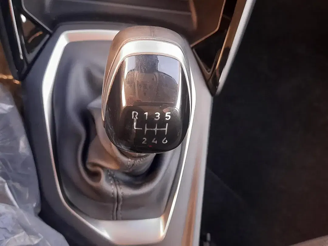 Peugeot 208 - Thumbnail 22
