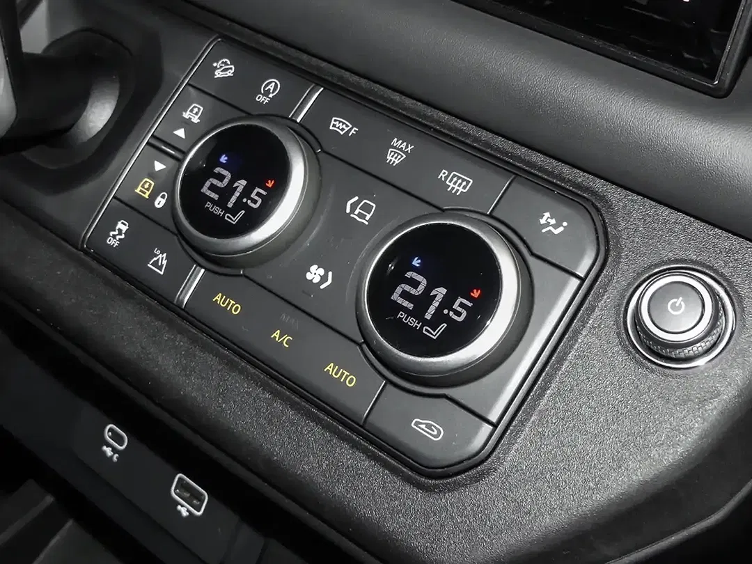 Land Rover Defender - Thumbnail 14