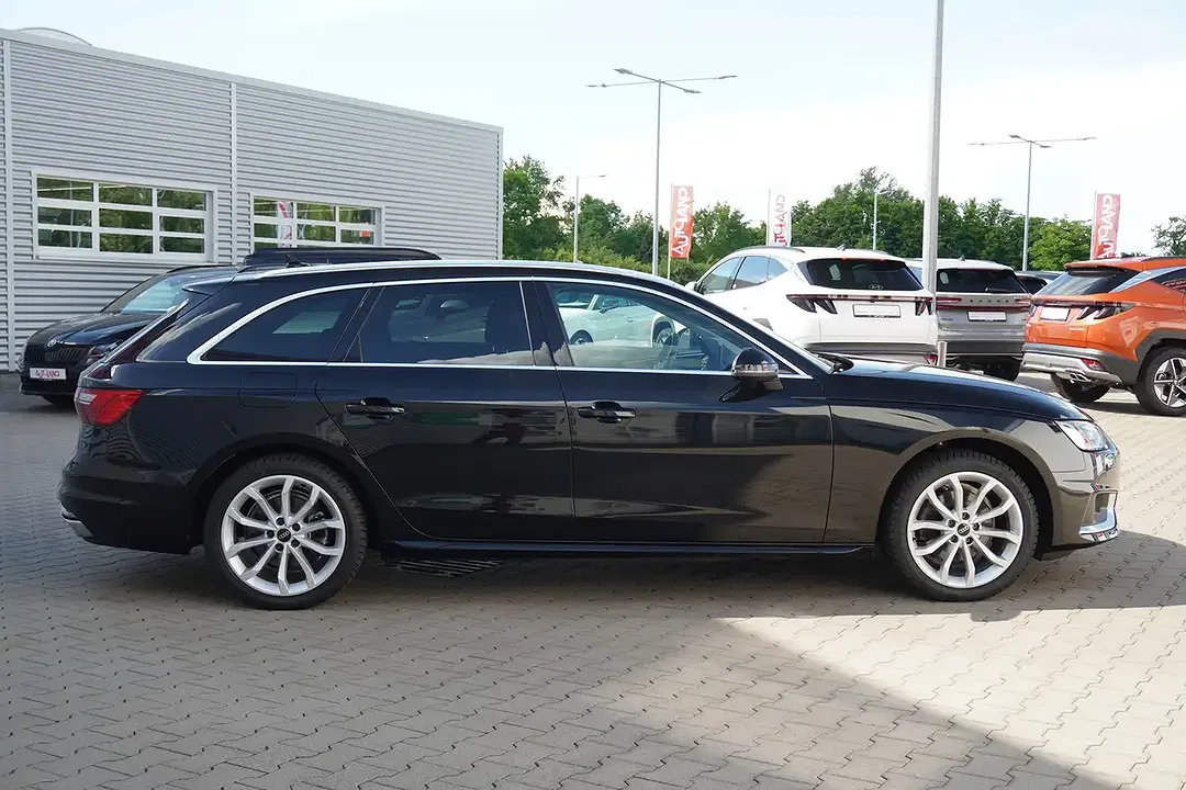 Audi A4 - Thumbnail 4