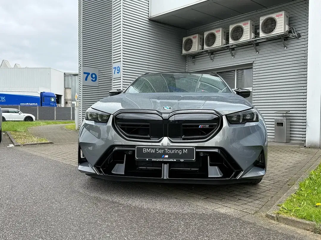 BMW M5 - Thumbnail 2