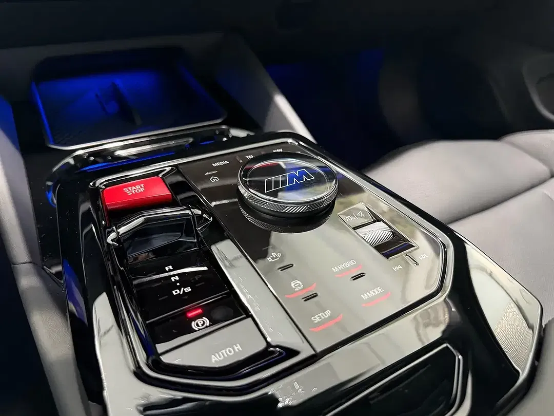 BMW M5 - Thumbnail 9