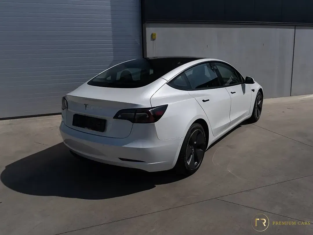 Tesla Model 3 - Thumbnail 11