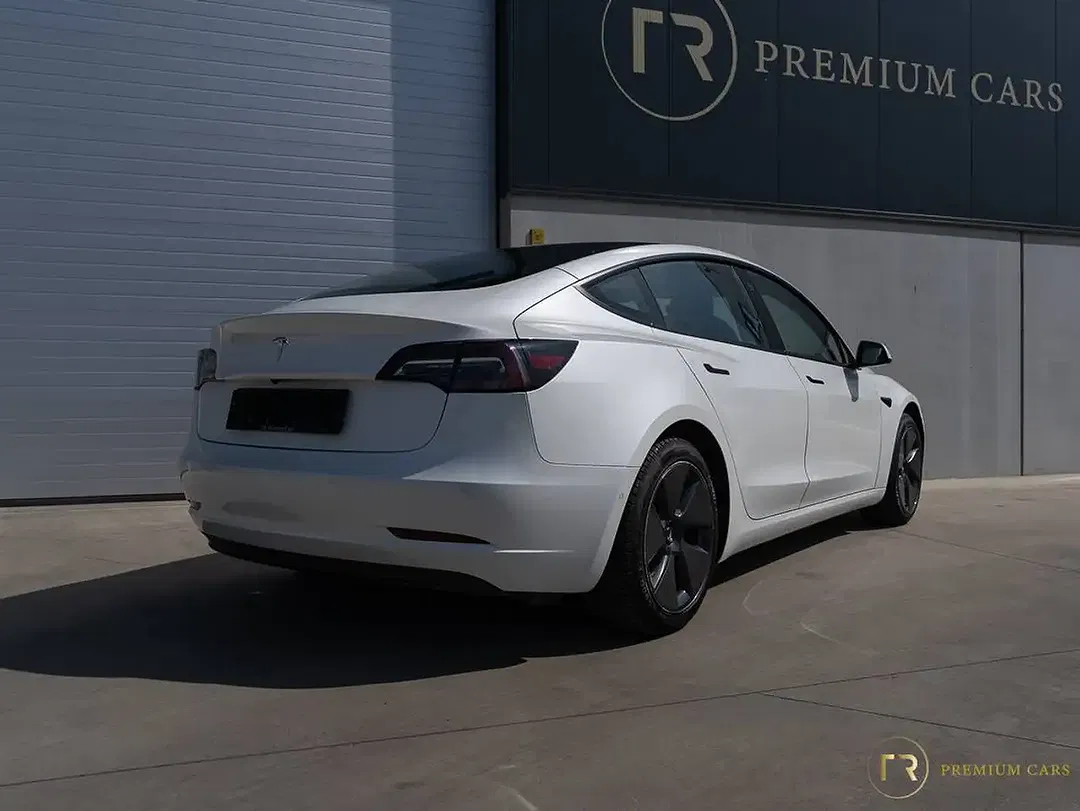 Tesla Model 3 - Thumbnail 12
