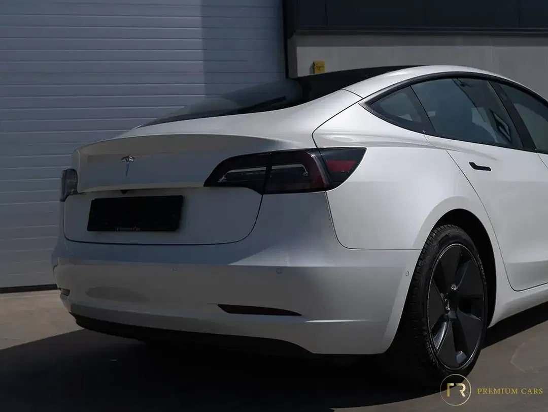 Tesla Model 3 - Thumbnail 13