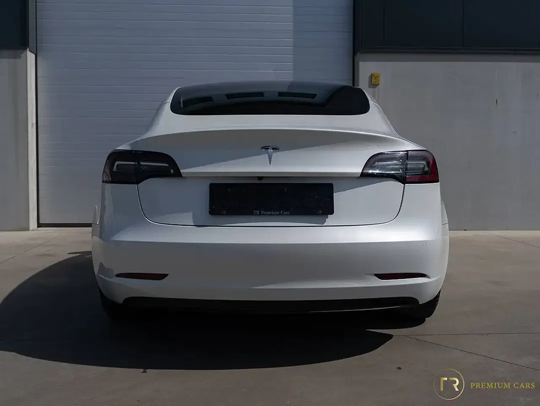Tesla Model 3 - Thumbnail 14