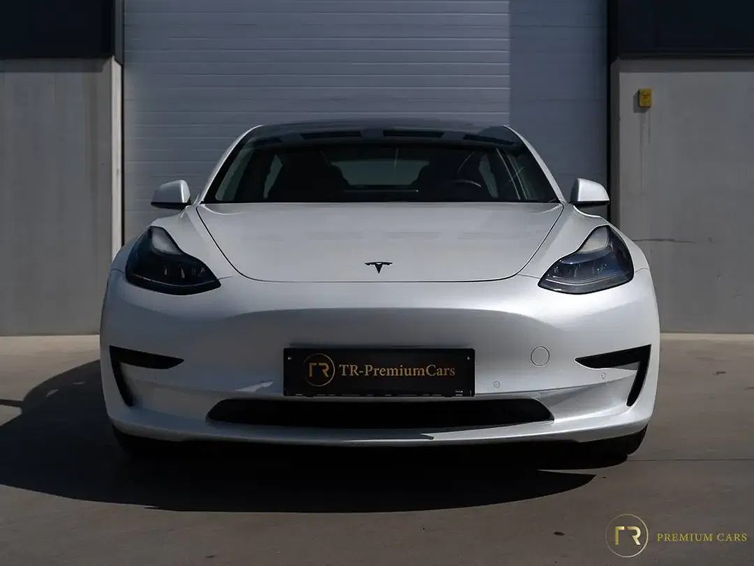 Tesla Model 3 - Thumbnail 4