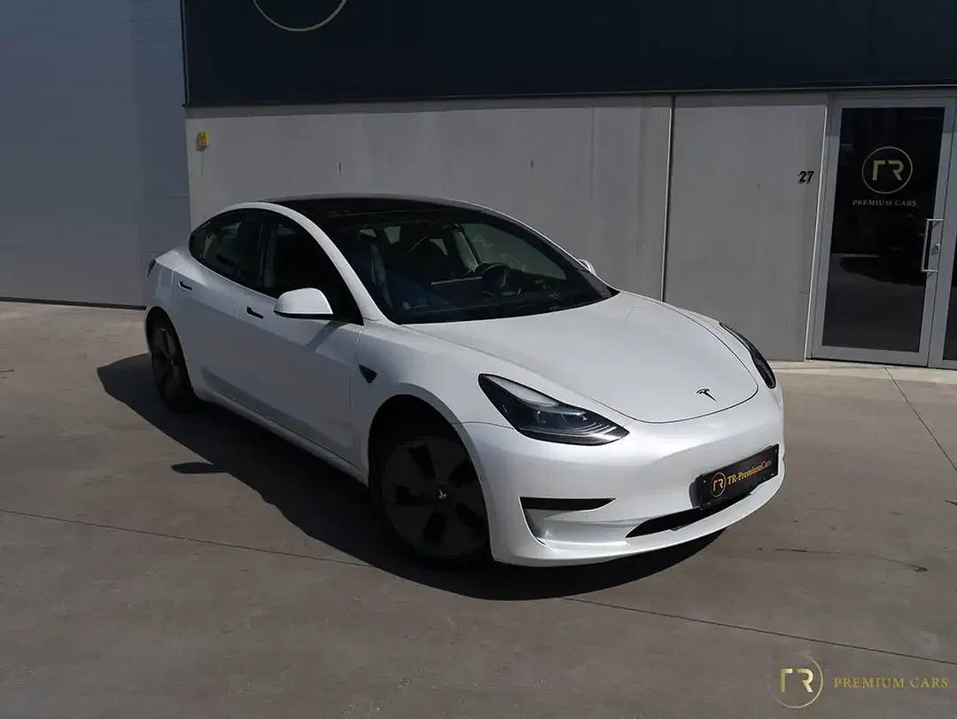 Tesla Model 3 - Thumbnail 5