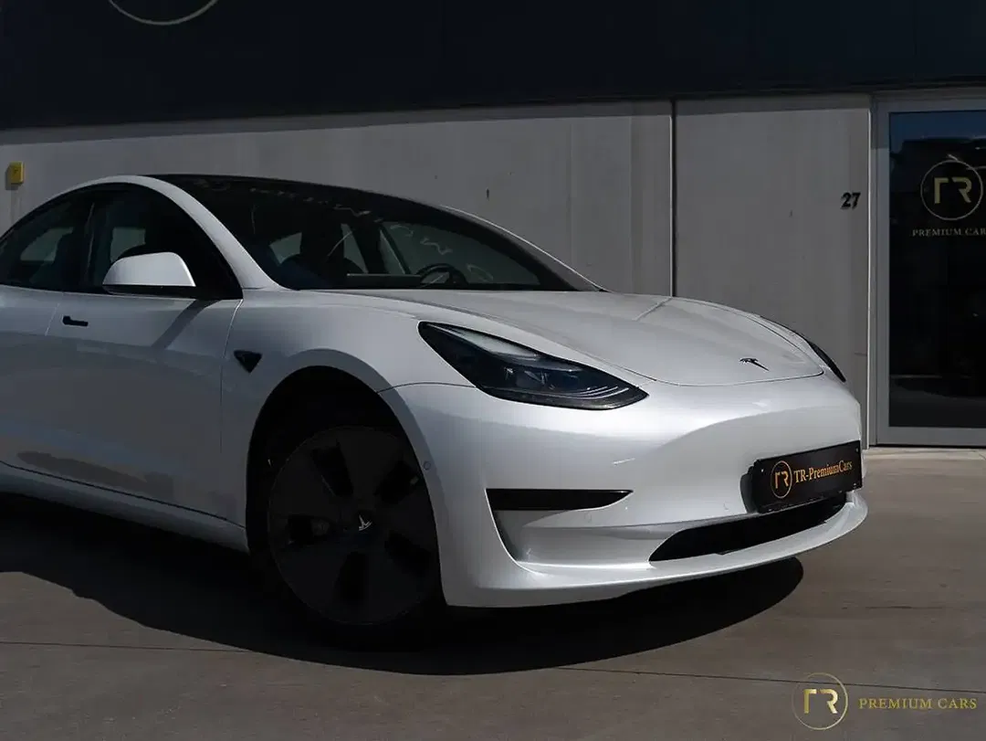 Tesla Model 3 - Thumbnail 7