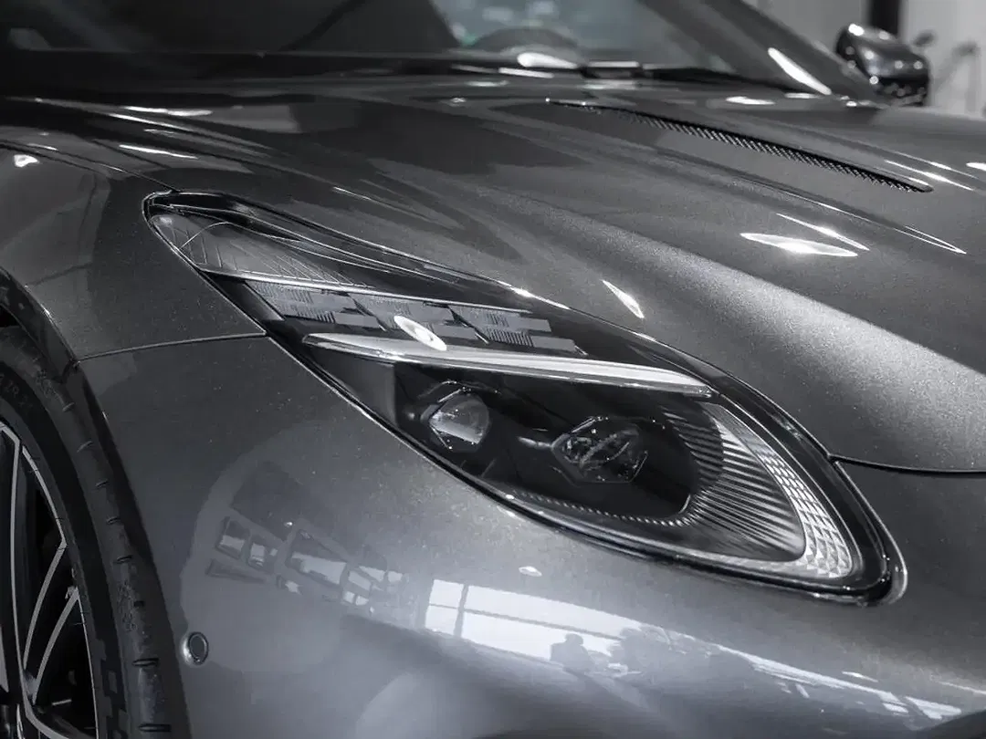 Aston Martin DB12 - Thumbnail 13