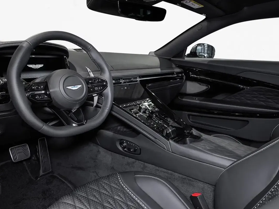 Aston Martin DB12 - Thumbnail 3