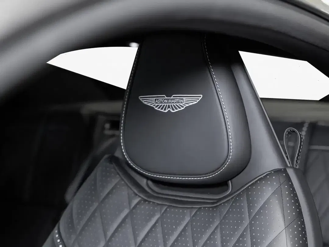 Aston Martin DB12 - Thumbnail 5