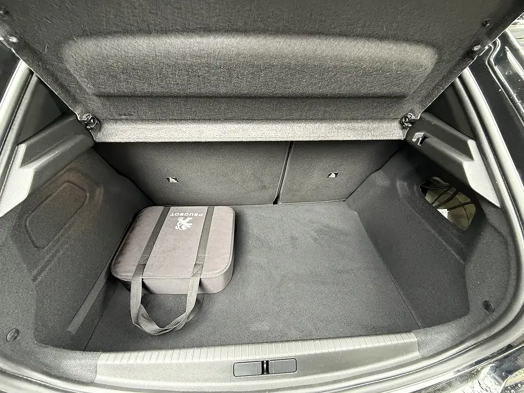 Peugeot 208 - Thumbnail 12