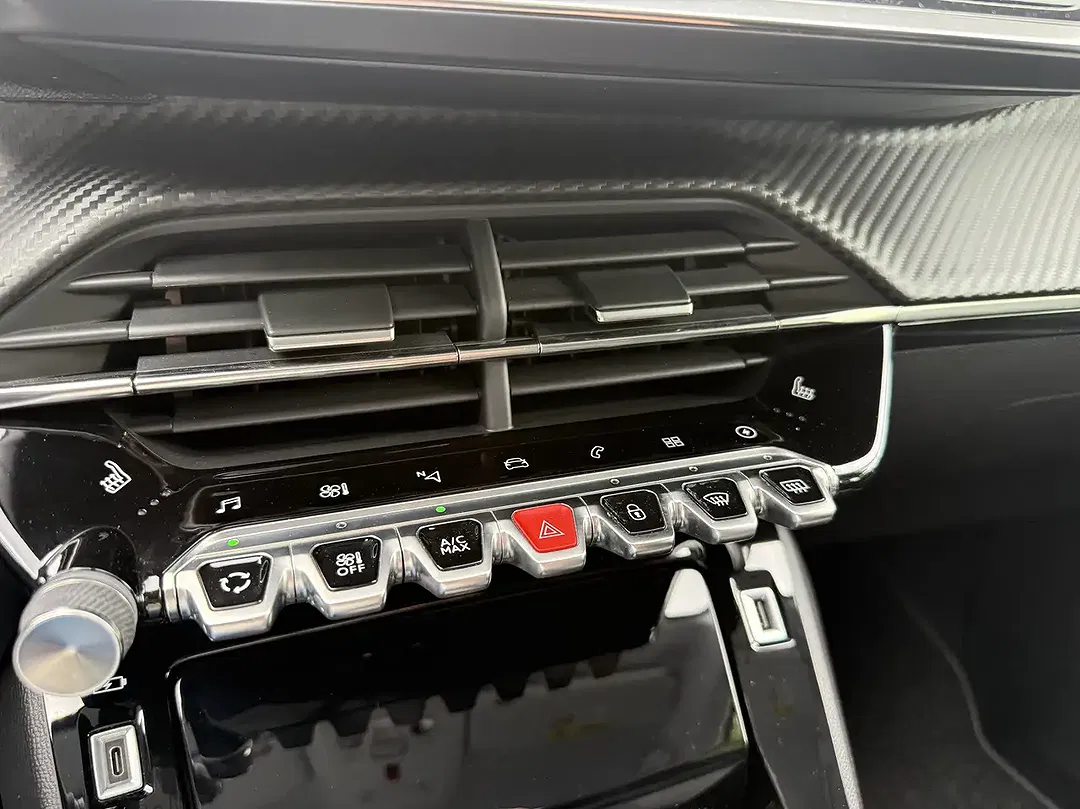 Peugeot 208 - Thumbnail 15