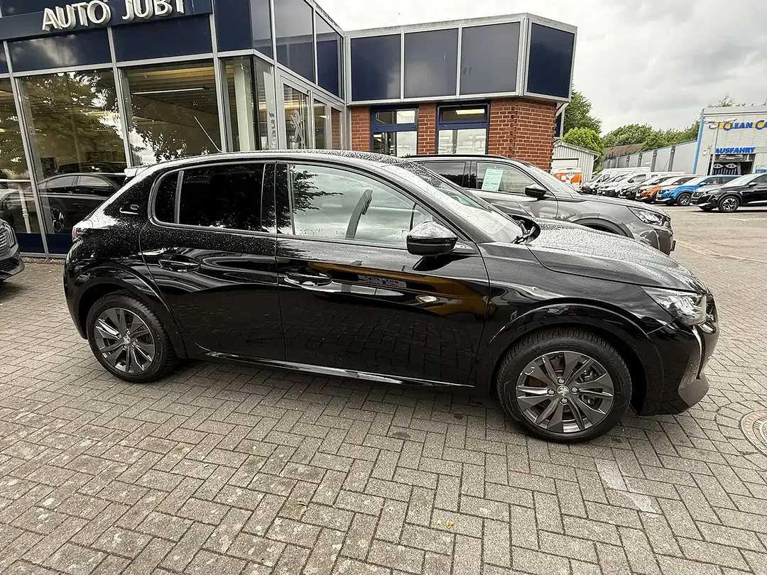 Peugeot 208 - Thumbnail 4