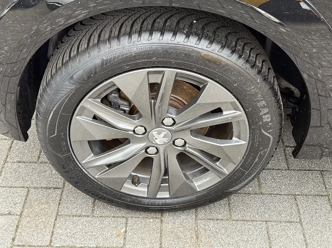 Peugeot 208 - Thumbnail 5