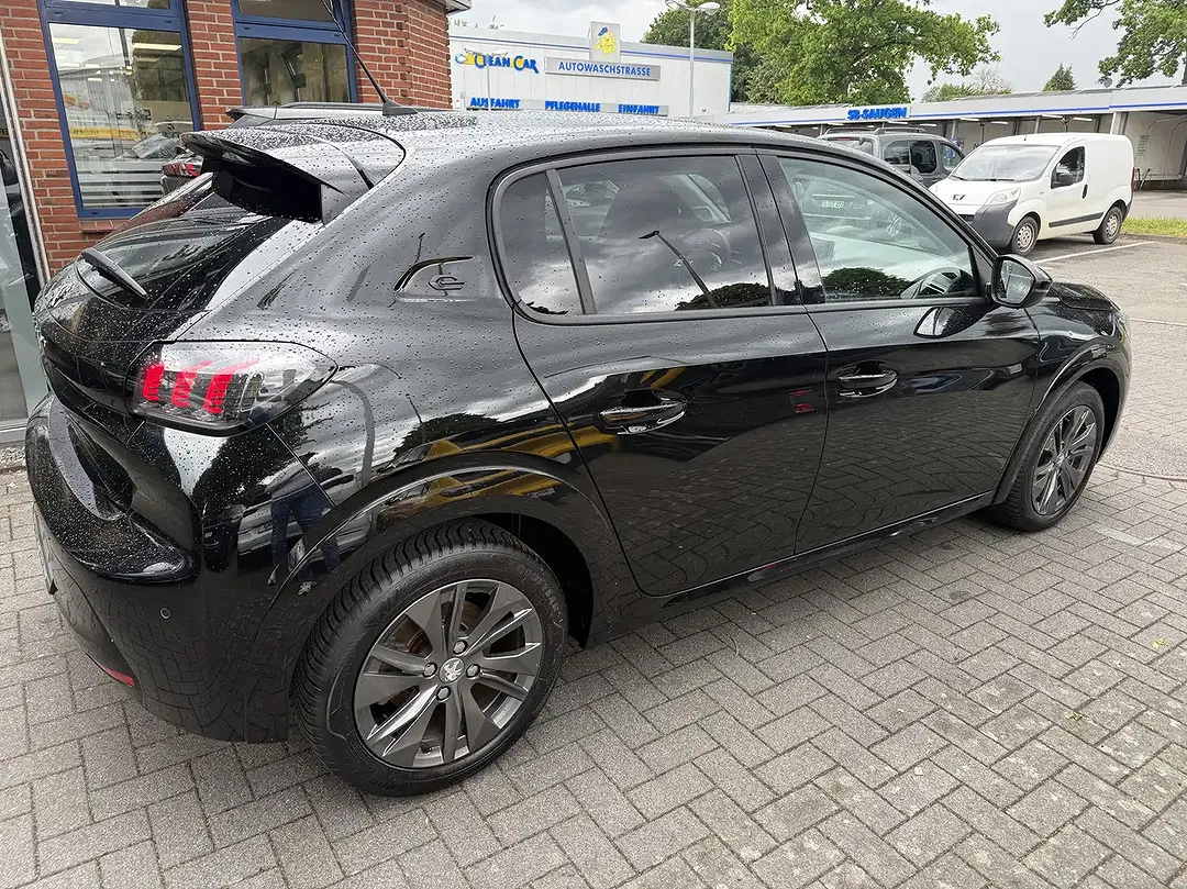 Peugeot 208 - Thumbnail 6