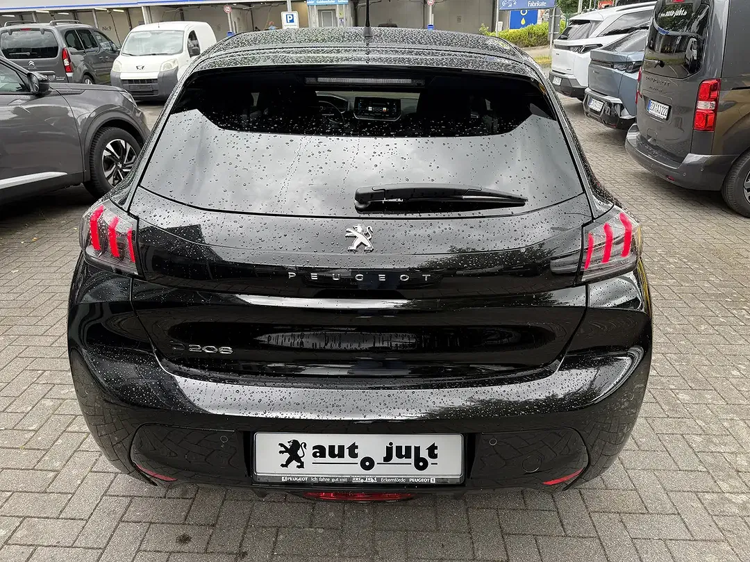 Peugeot 208 - Thumbnail 9