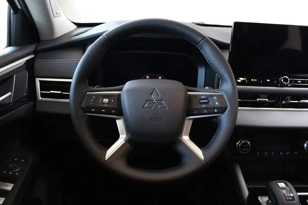 Mitsubishi Outlander - Thumbnail 12