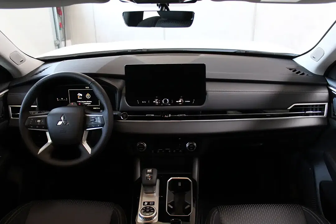Mitsubishi Outlander - Thumbnail 13