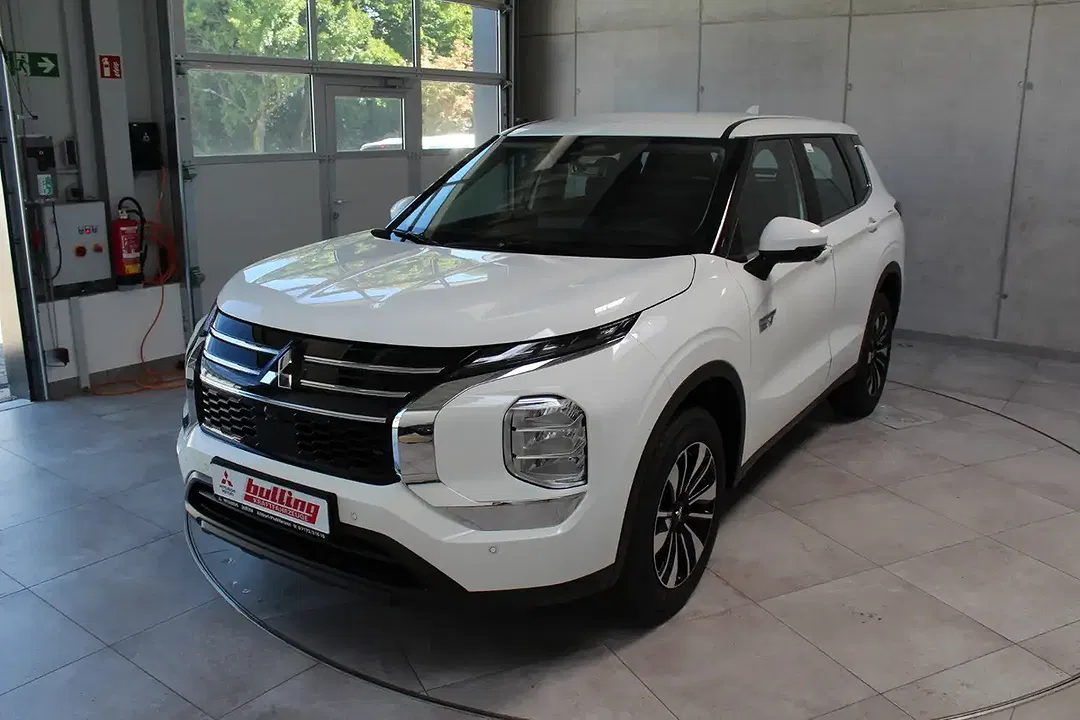 Mitsubishi Outlander - Thumbnail 2