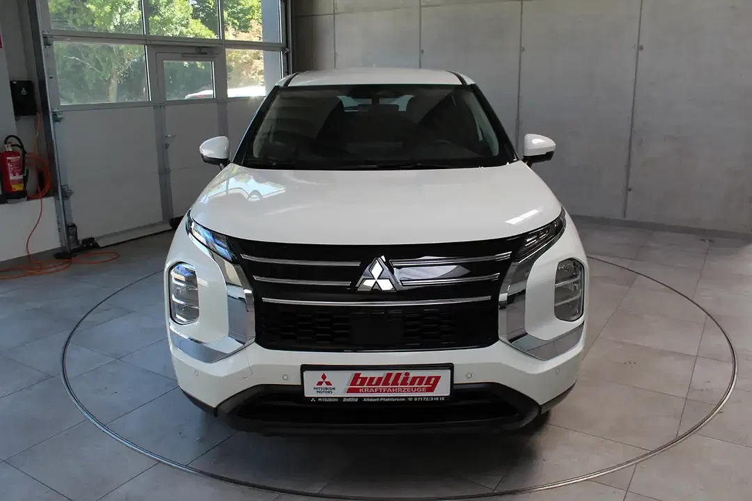 Mitsubishi Outlander - Thumbnail 3