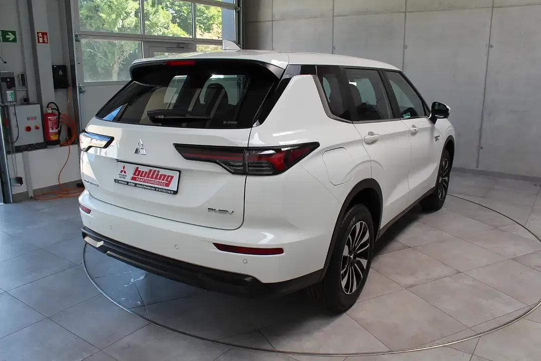 Mitsubishi Outlander - Thumbnail 5