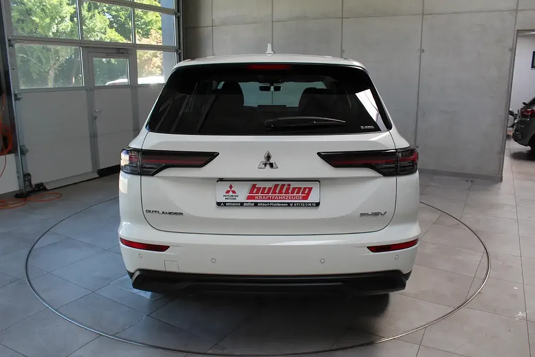 Mitsubishi Outlander - Thumbnail 6