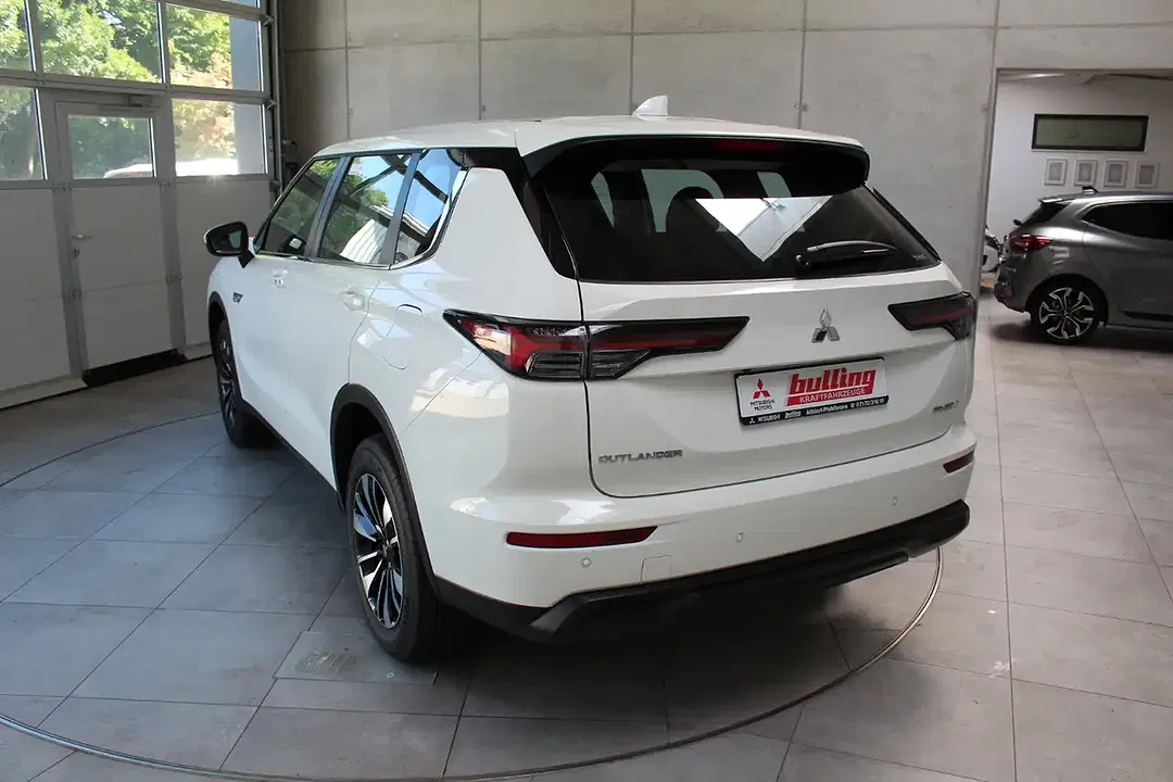 Mitsubishi Outlander - Thumbnail 7