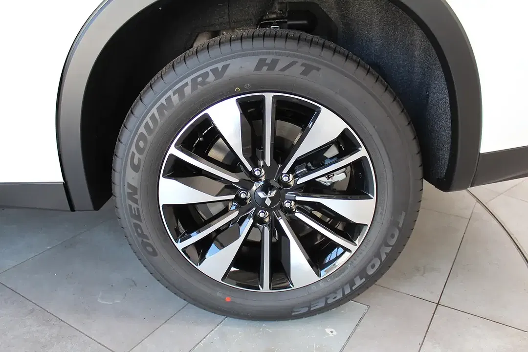 Mitsubishi Outlander - Thumbnail 8