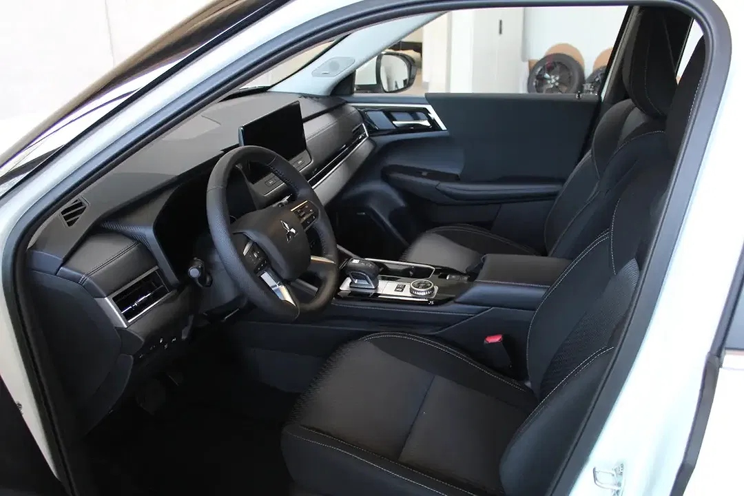 Mitsubishi Outlander - Thumbnail 9