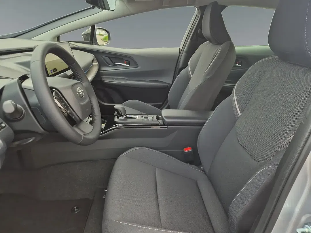 Toyota Prius - Thumbnail 9