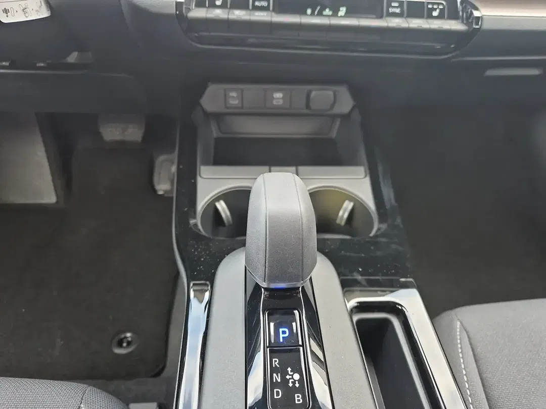 Toyota Prius - Thumbnail 11
