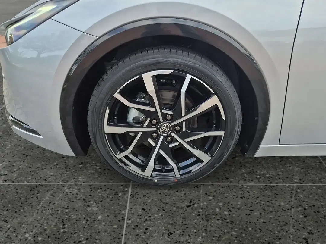 Toyota Prius - Thumbnail 14