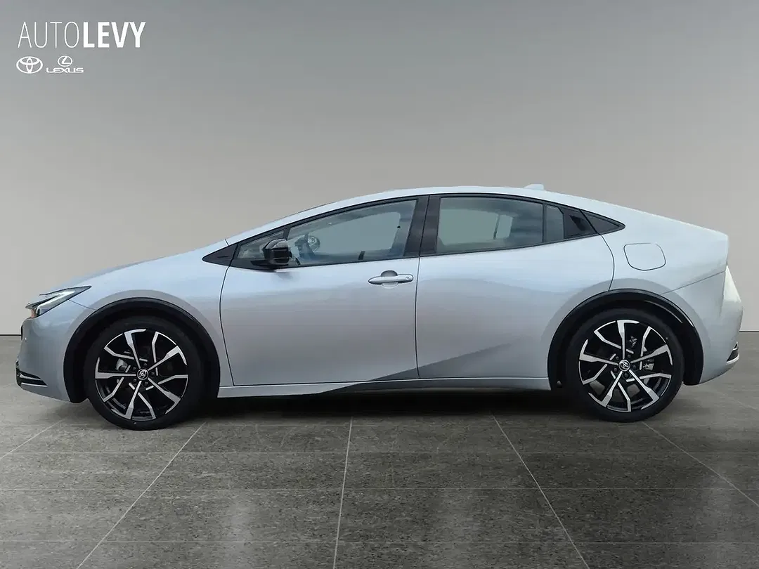Toyota Prius - Thumbnail 2