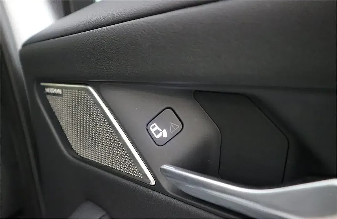 Jaguar I-Pace - Thumbnail 7