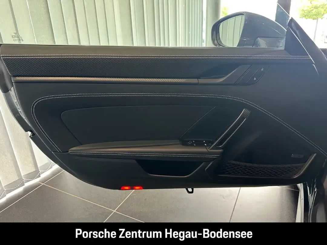 Porsche 992 - Thumbnail 11