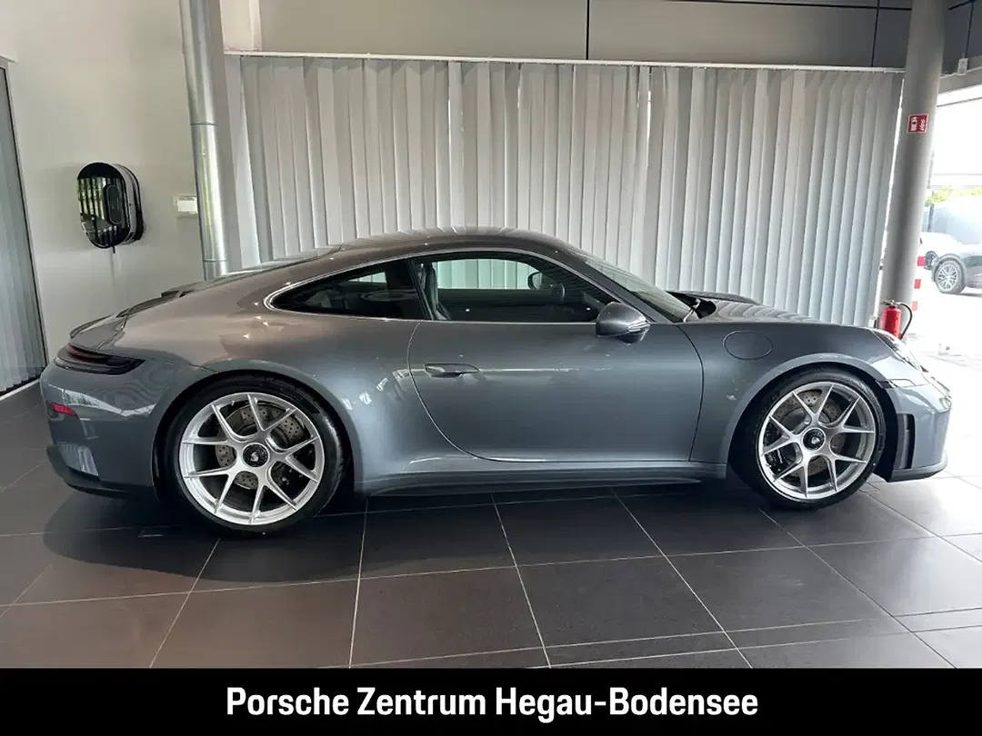 Porsche 992 - Thumbnail 2